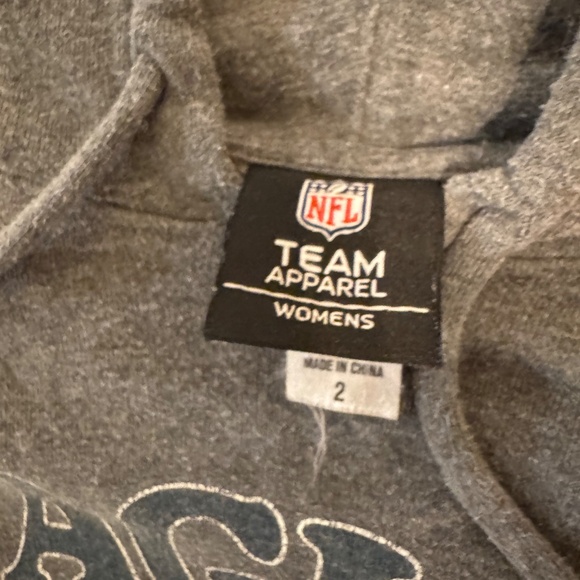 NFL Team Apparel Women’s Philadelphia Eagles Raglan Hoodie - Picture 2 of 9